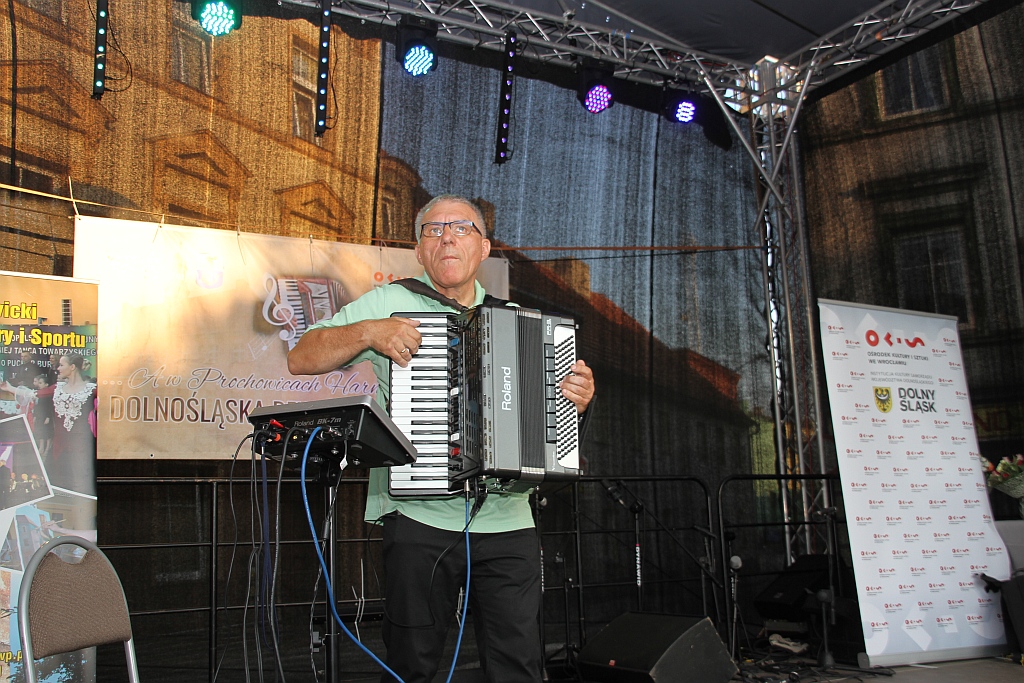 Na prochowickim rynku odbył się wspaniały koncert akordeonowy