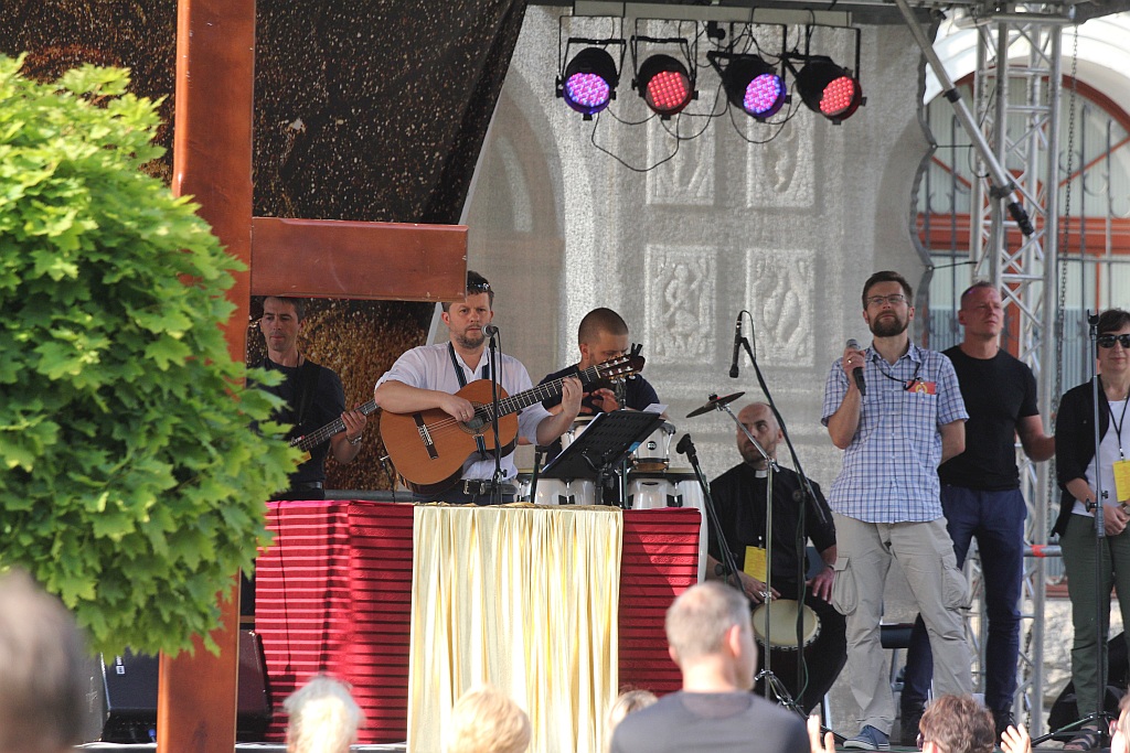 Koncert uwielbienia na zakończenie ewangelizacji Legnicy