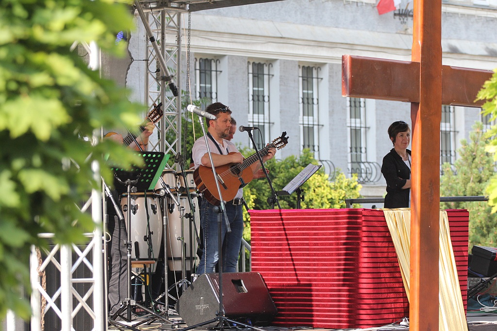 Koncert uwielbienia na zakończenie ewangelizacji Legnicy