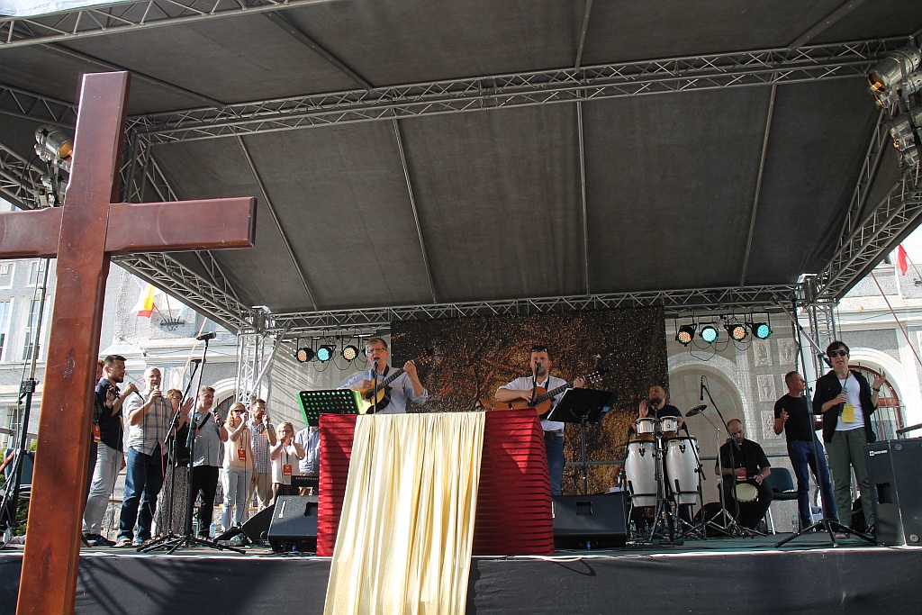 Koncert uwielbienia na zakończenie ewangelizacji Legnicy