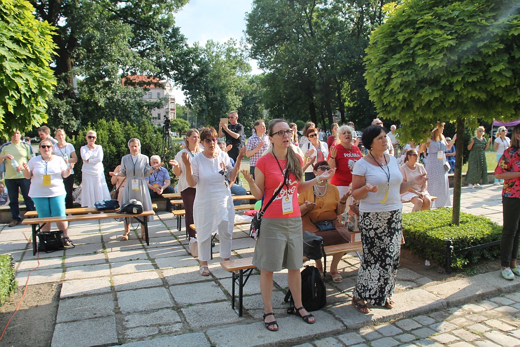 Koncert uwielbienia na zakończenie ewangelizacji Legnicy