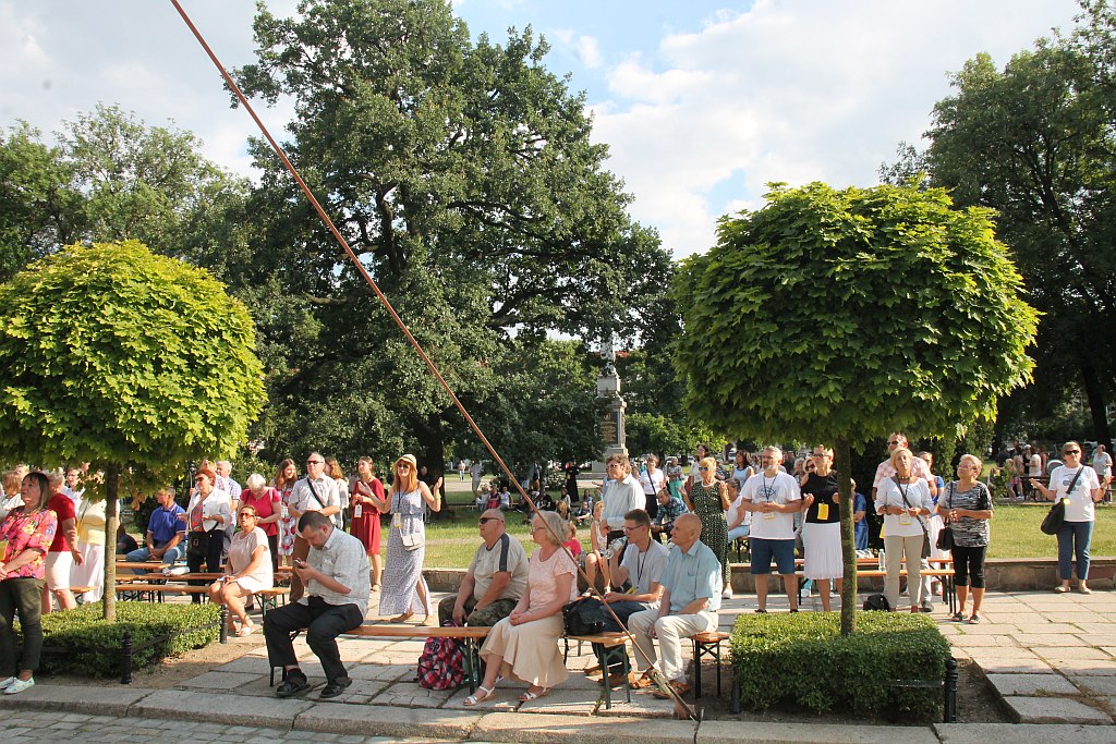 Koncert uwielbienia na zakończenie ewangelizacji Legnicy