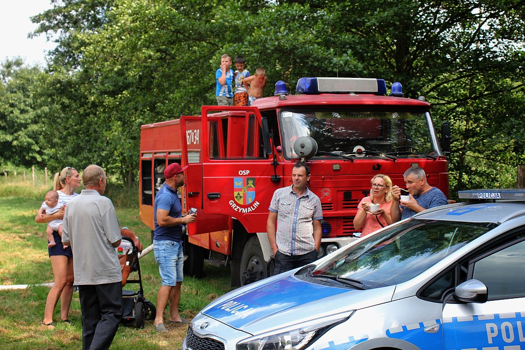 Plener rzeźbiarski i festyn na boisku w Głuchowicach