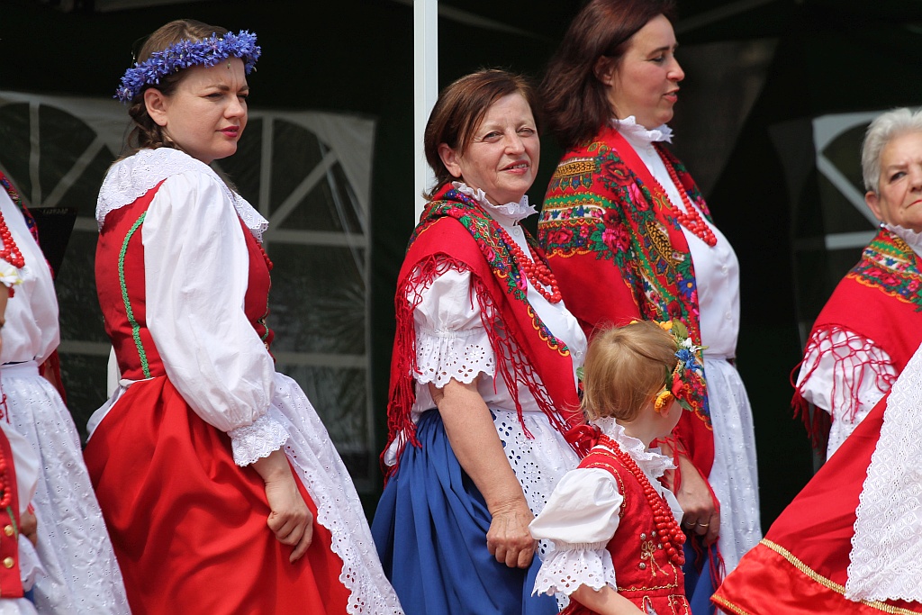 Plener rzeźbiarski i festyn na boisku w Głuchowicach