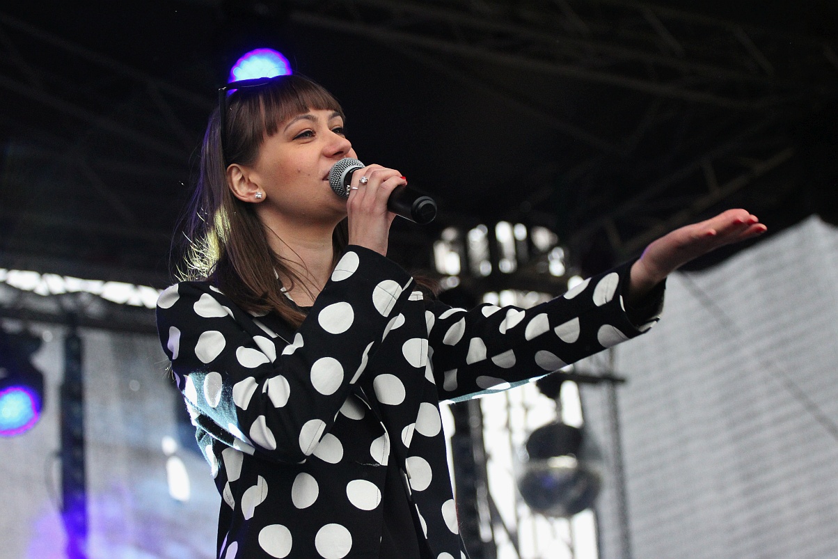 Święto Legnicy: pierwszy koncert w strugach deszczu