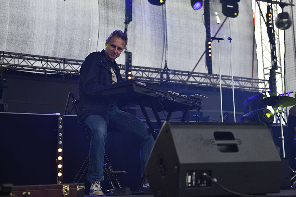 Święto Legnicy: pierwszy koncert w strugach deszczu