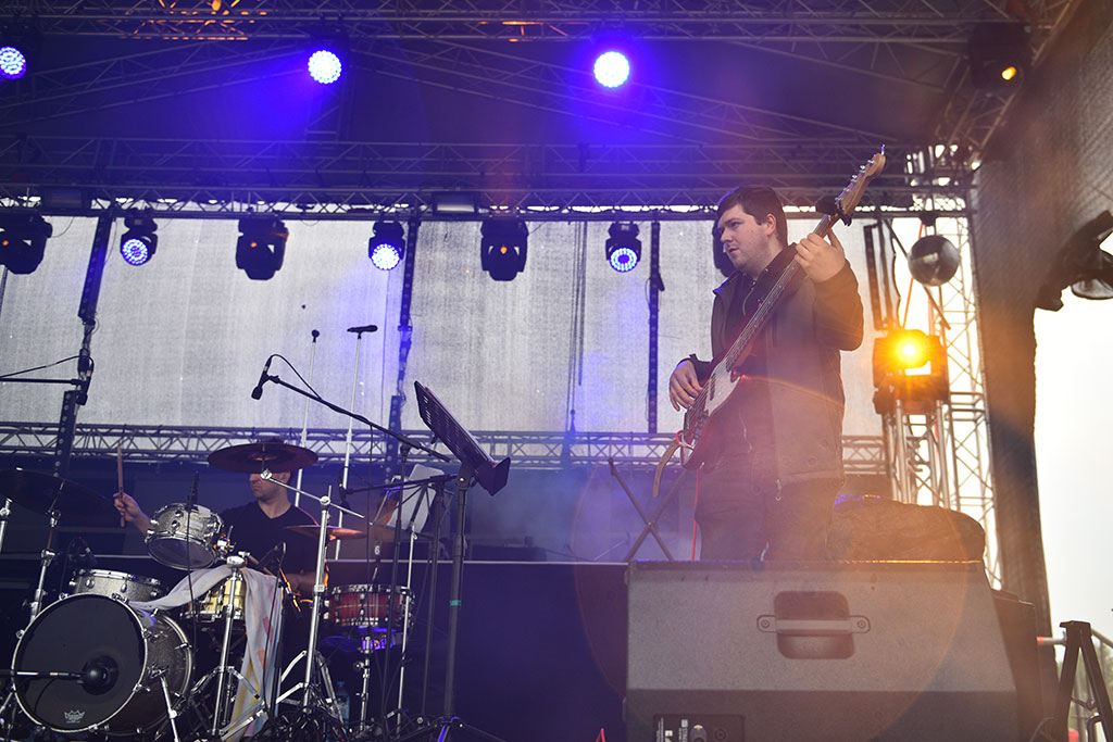 Święto Legnicy: pierwszy koncert w strugach deszczu