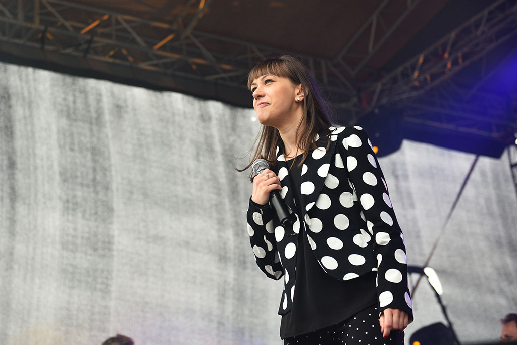 Święto Legnicy: pierwszy koncert w strugach deszczu