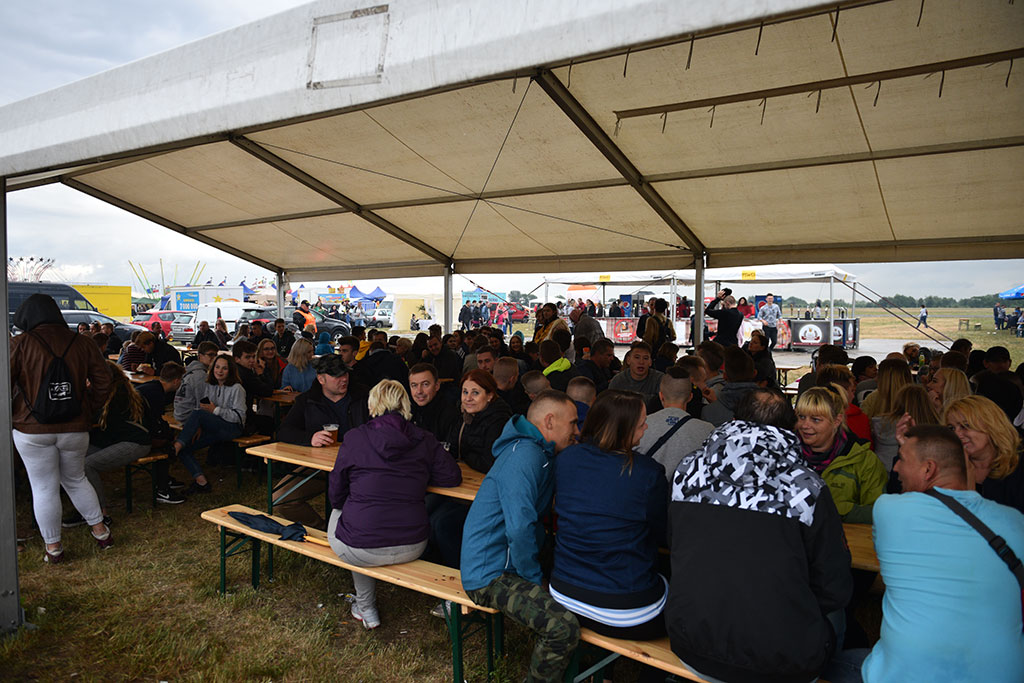 Święto Legnicy: pierwszy koncert w strugach deszczu