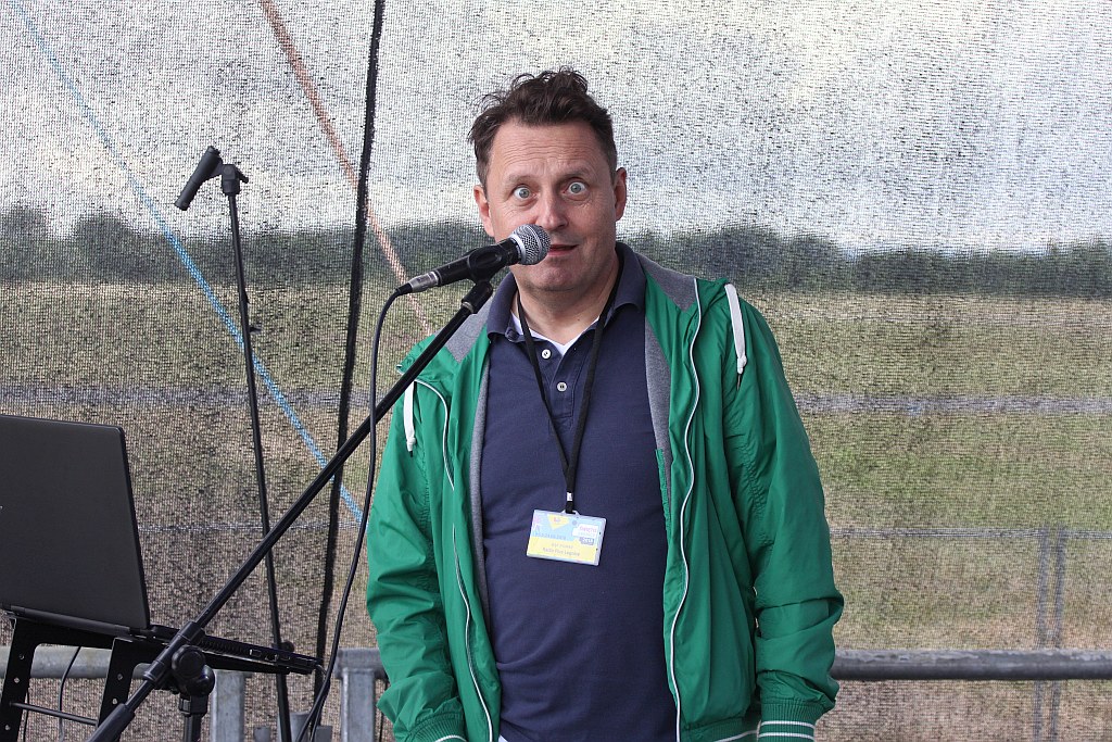 Święto Legnicy: pierwszy koncert w strugach deszczu