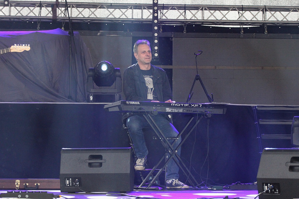 Święto Legnicy: pierwszy koncert w strugach deszczu