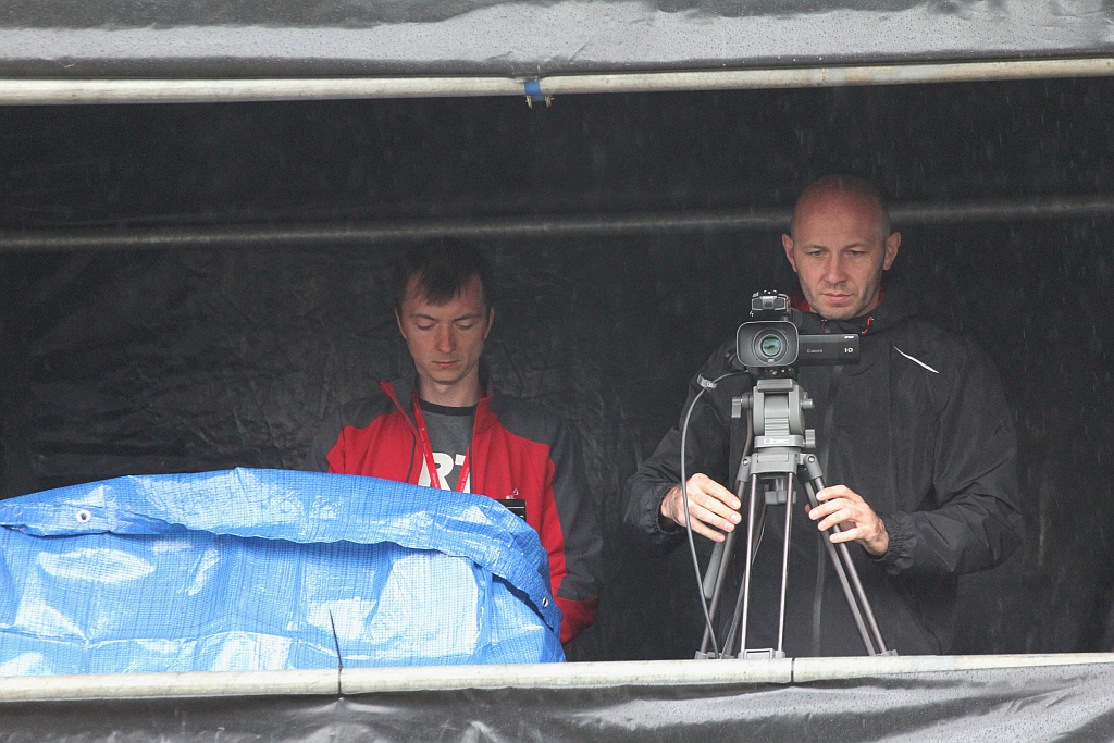 Święto Legnicy: pierwszy koncert w strugach deszczu