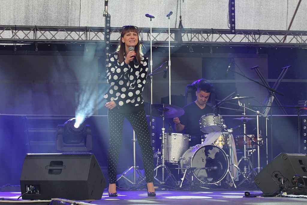 Święto Legnicy: pierwszy koncert w strugach deszczu