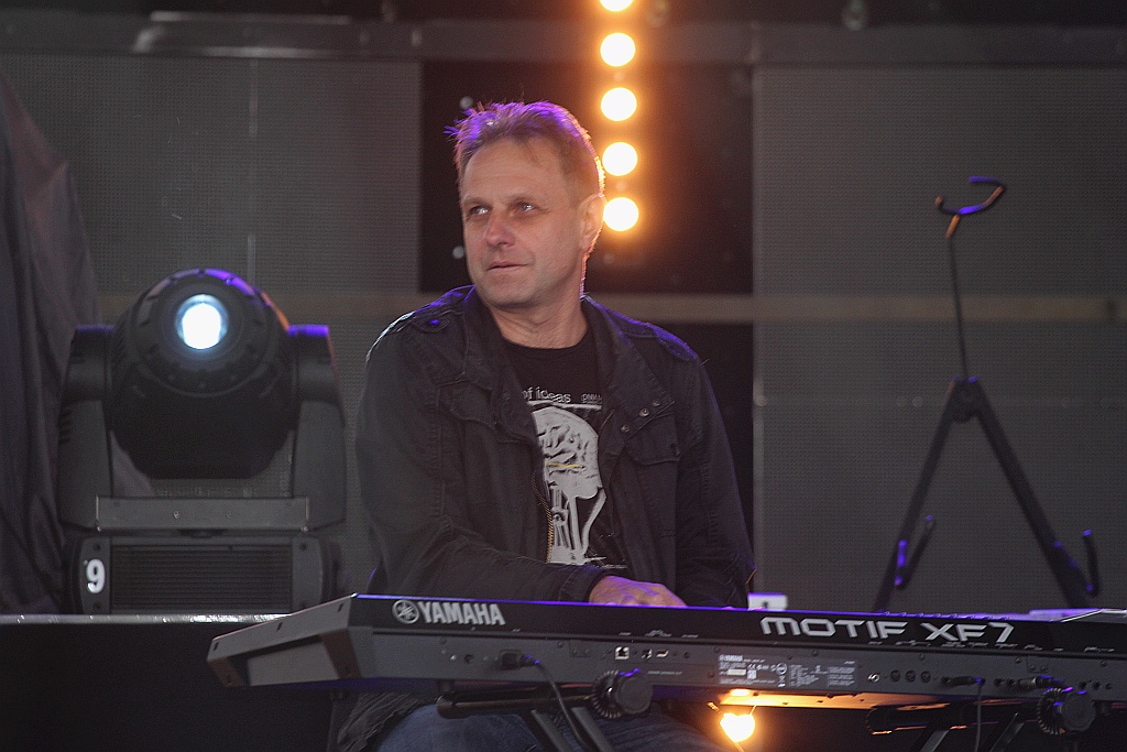 Święto Legnicy: pierwszy koncert w strugach deszczu