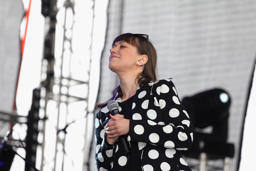 Święto Legnicy: pierwszy koncert w strugach deszczu