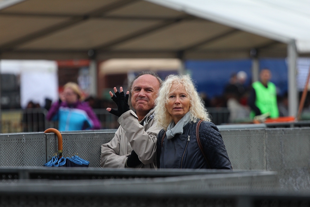 Święto Legnicy: pierwszy koncert w strugach deszczu