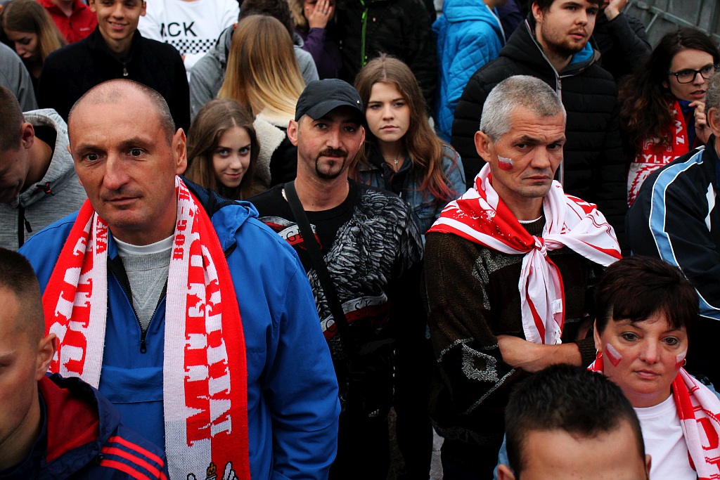 Kilkaset osób dopingowało Biało - Czerwonych w strefie kibica