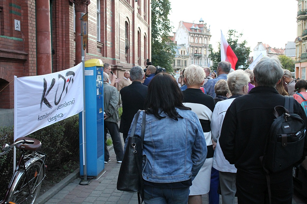 Legnicki KOD zorganizował pikietę w obronie sądów