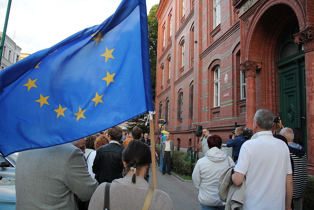 Legnicki KOD zorganizował pikietę w obronie sądów