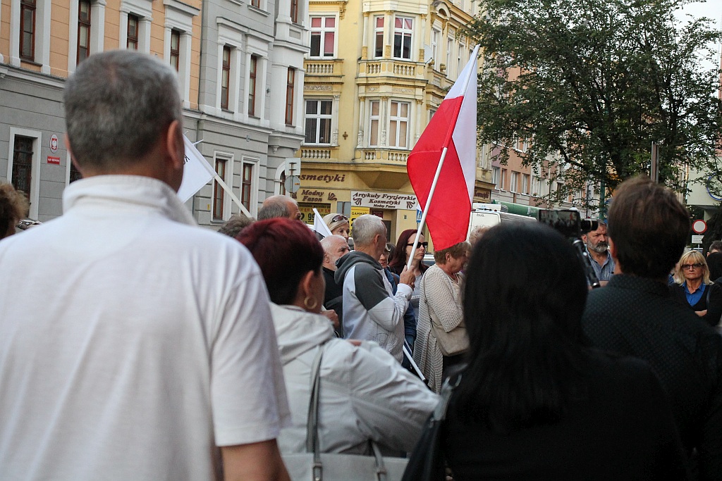 Legnicki KOD zorganizował pikietę w obronie sądów