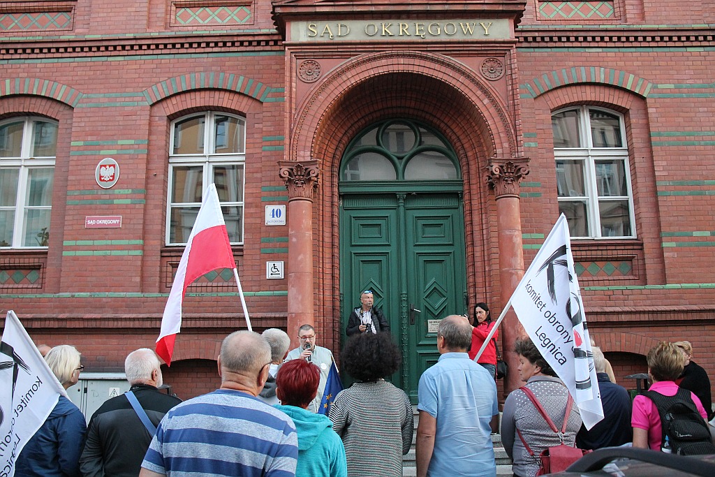 Legnicki KOD zorganizował pikietę w obronie sądów