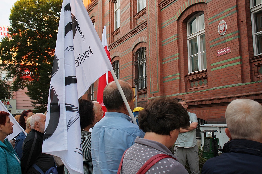 Legnicki KOD zorganizował pikietę w obronie sądów