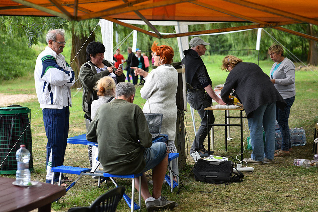 Niesłyszący rozpoczęli sezon wakacyjny na kąpielisku Kormoran
