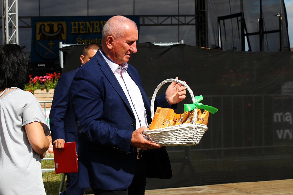 Mieszkańcy Legnickiego Pola bawią się na Henrykaliach