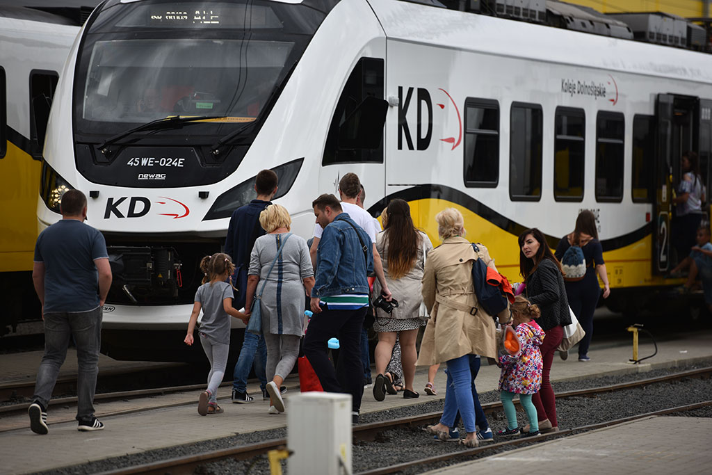 Tłumy na drugim dniu otwartym Kolei Dolnośląskich