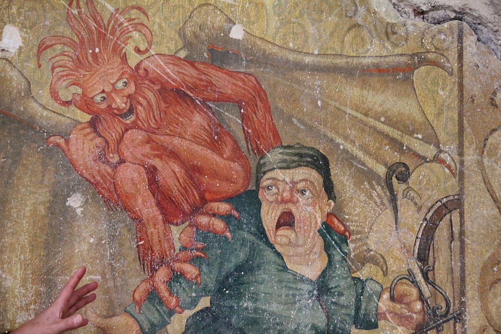 Polichromie w Legnickiej Biblioteki Publicznej nabierają wyrazu