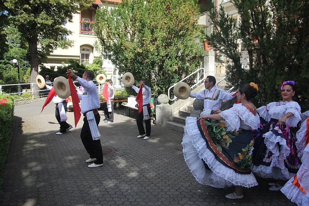 Koncert Zespołu Folklorystycznego z Kolumbii w DPS w Legnicy