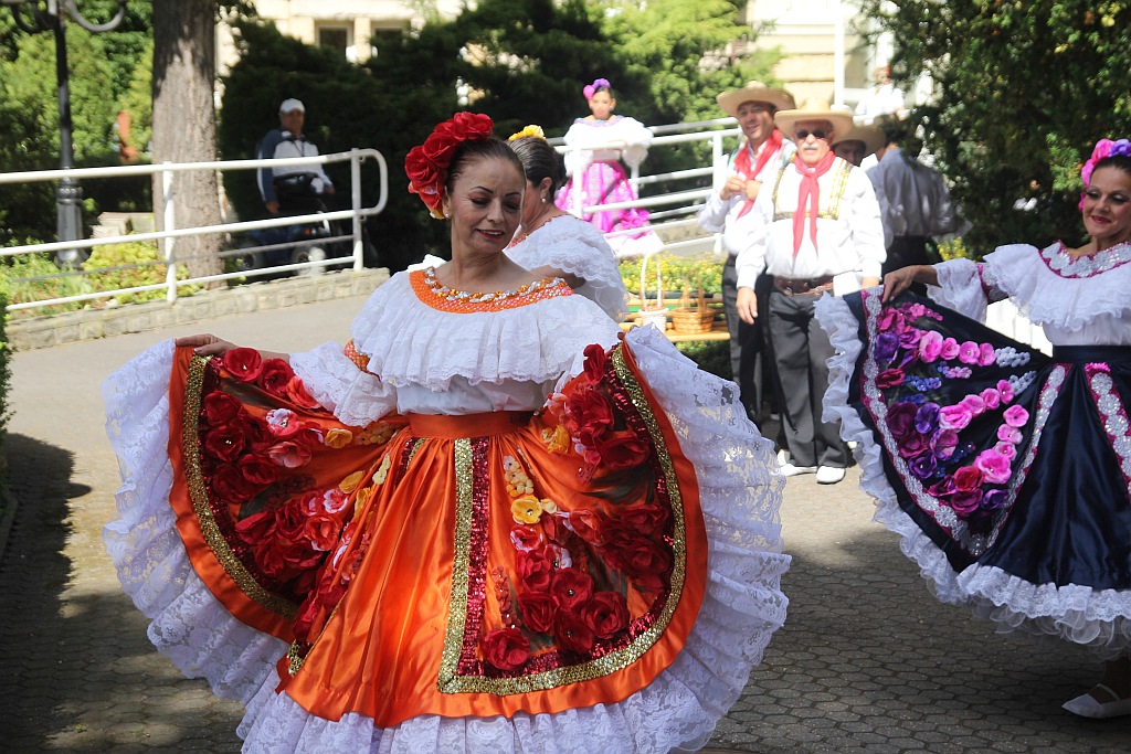 Koncert Zespołu Folklorystycznego z Kolumbii w DPS w Legnicy