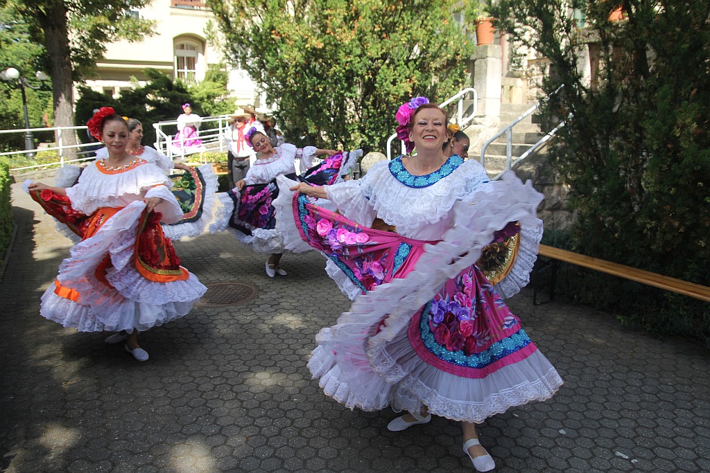 Koncert Zespołu Folklorystycznego z Kolumbii w DPS w Legnicy