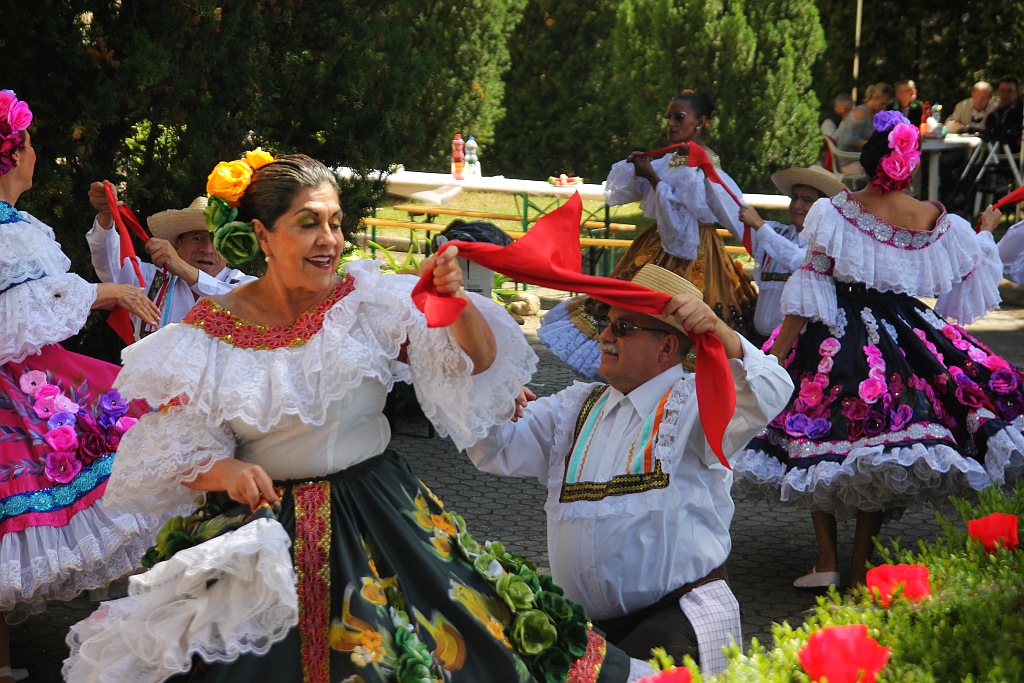 Koncert Zespołu Folklorystycznego z Kolumbii w DPS w Legnicy