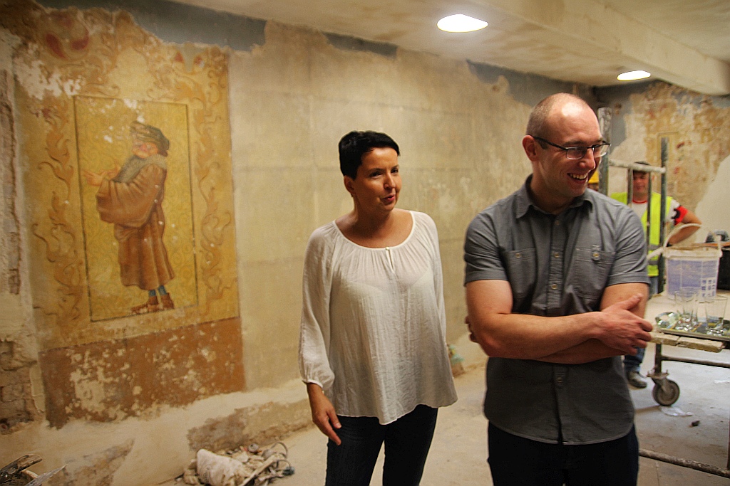 Polichromie w Legnickiej Biblioteki Publicznej nabierają wyrazu