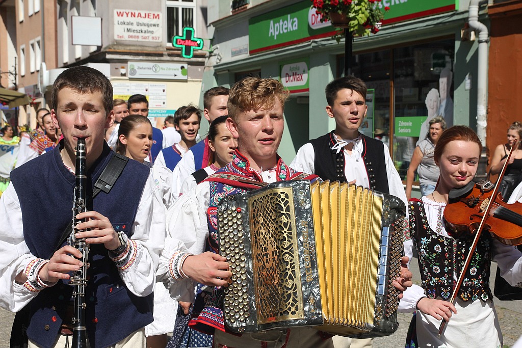 Przez Legnicę przeszedł barwny folklorystyczny korowód
