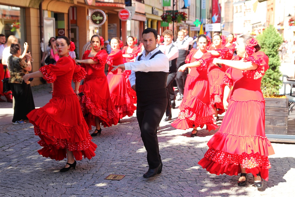 Przez Legnicę przeszedł barwny folklorystyczny korowód