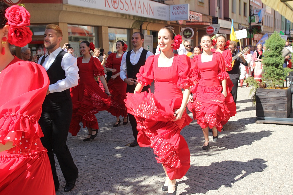 Przez Legnicę przeszedł barwny folklorystyczny korowód