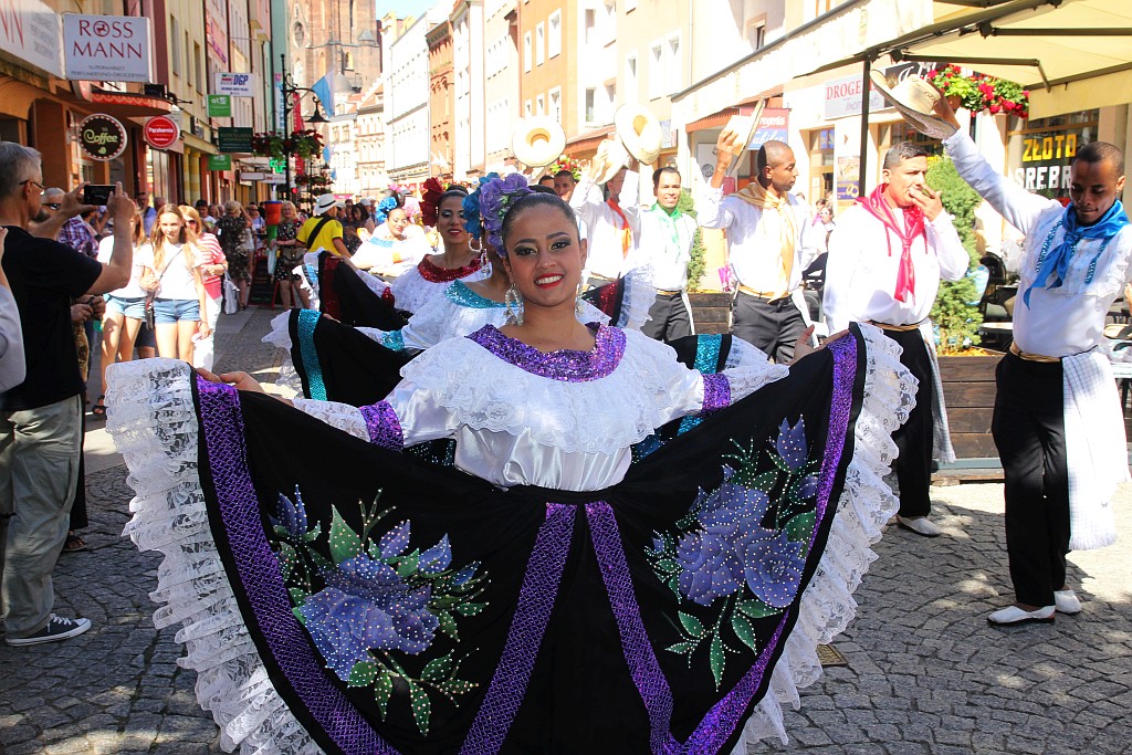 Przez Legnicę przeszedł barwny folklorystyczny korowód
