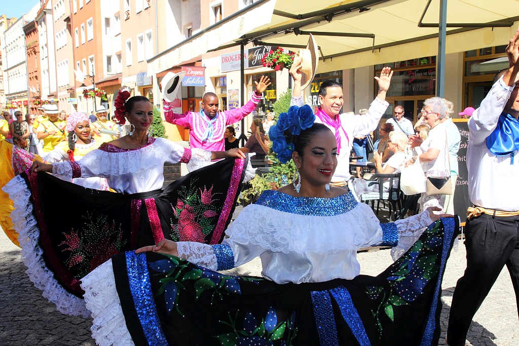 Przez Legnicę przeszedł barwny folklorystyczny korowód