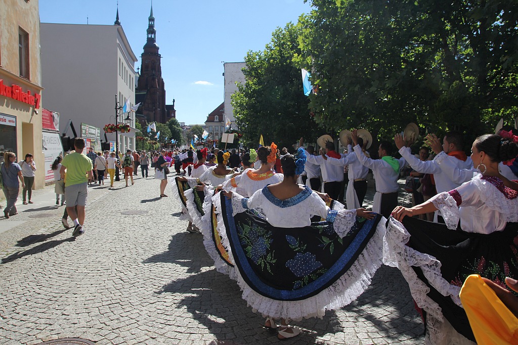Przez Legnicę przeszedł barwny folklorystyczny korowód