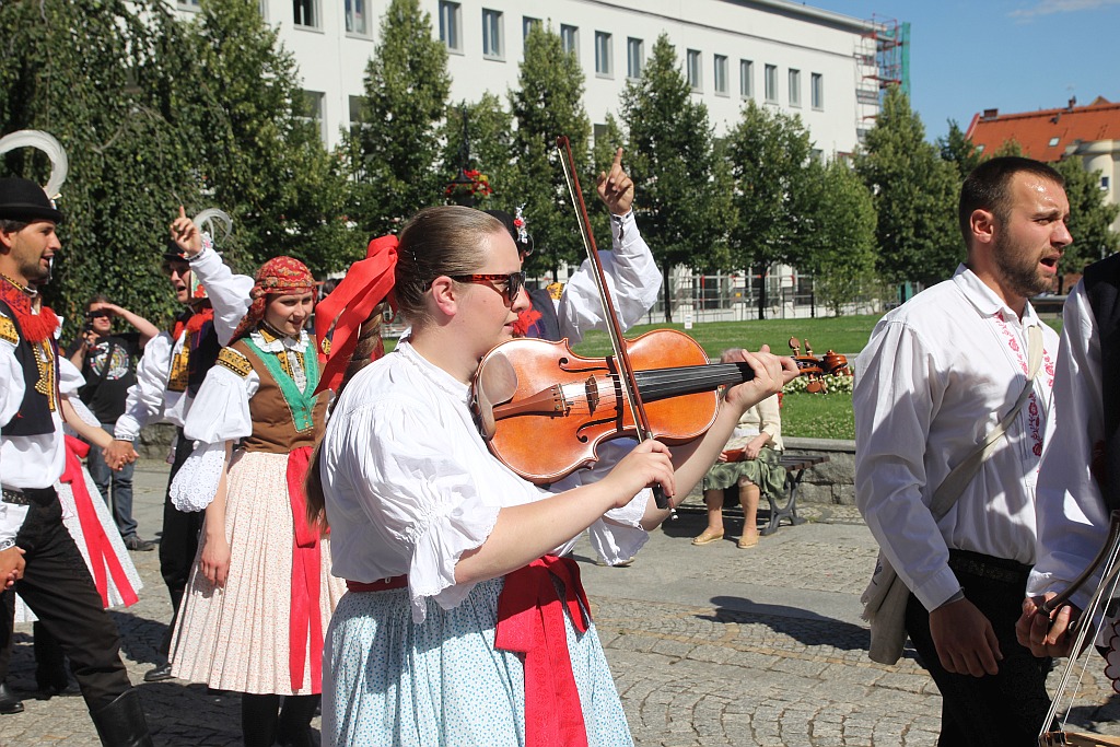 Przez Legnicę przeszedł barwny folklorystyczny korowód