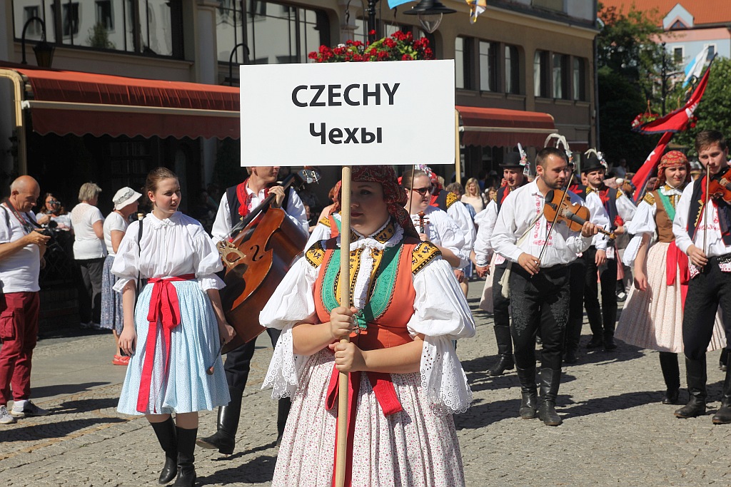 Przez Legnicę przeszedł barwny folklorystyczny korowód