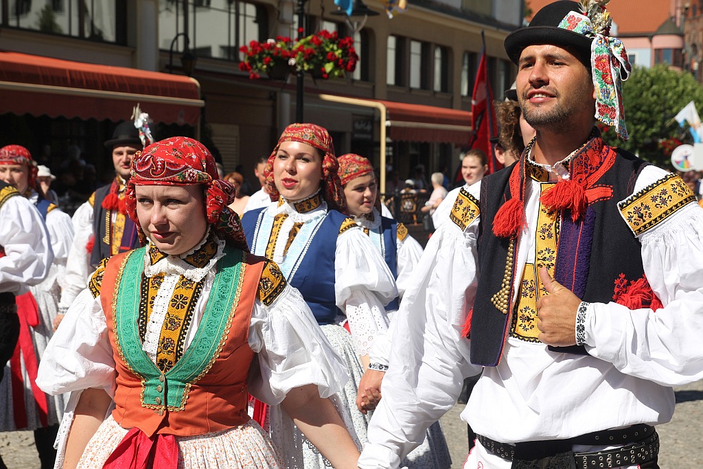 Przez Legnicę przeszedł barwny folklorystyczny korowód