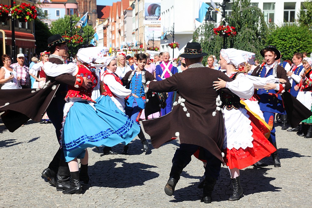 Przez Legnicę przeszedł barwny folklorystyczny korowód
