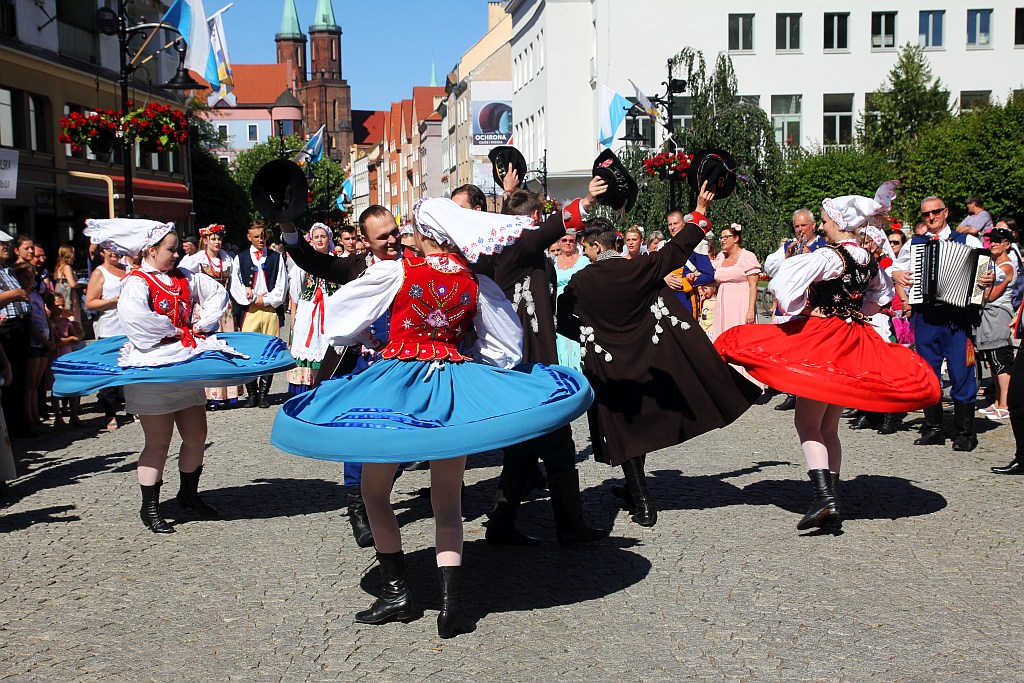 Przez Legnicę przeszedł barwny folklorystyczny korowód