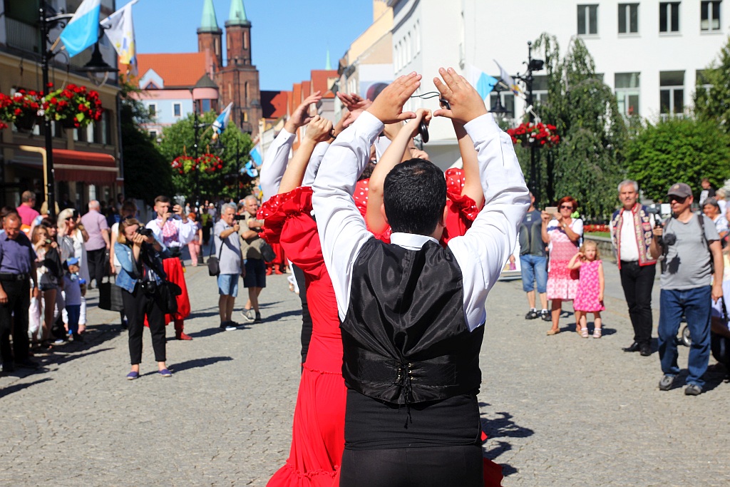 Przez Legnicę przeszedł barwny folklorystyczny korowód