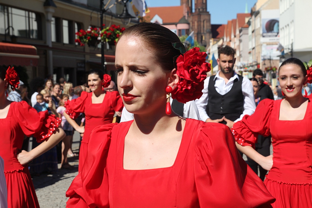 Przez Legnicę przeszedł barwny folklorystyczny korowód