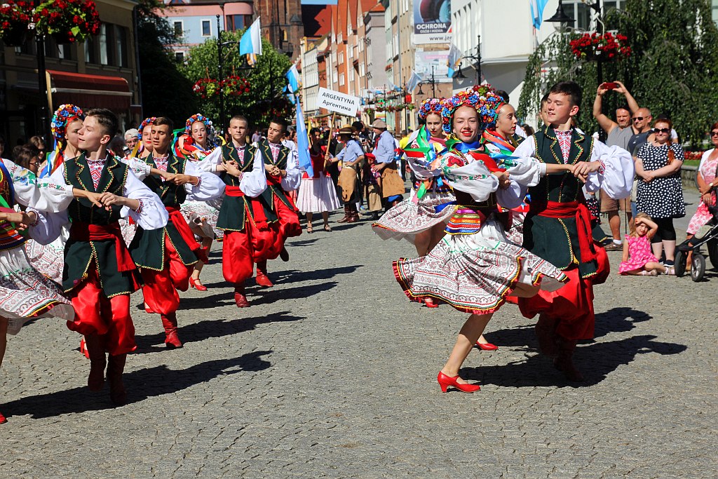 Przez Legnicę przeszedł barwny folklorystyczny korowód