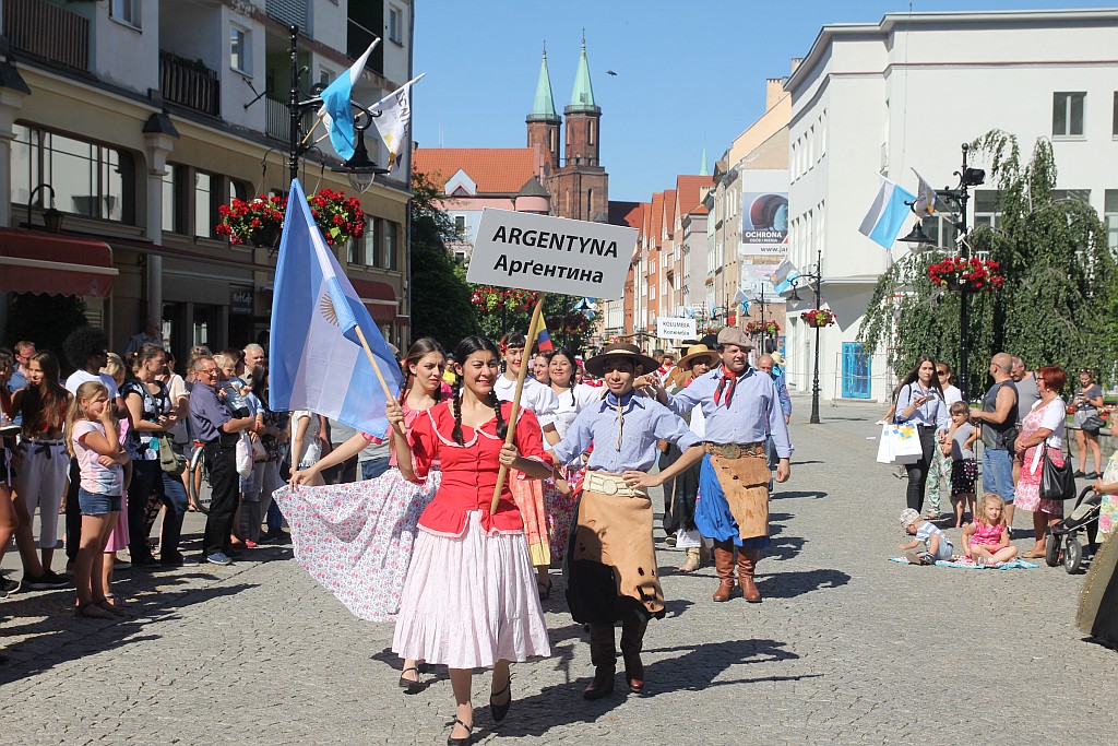 Przez Legnicę przeszedł barwny folklorystyczny korowód